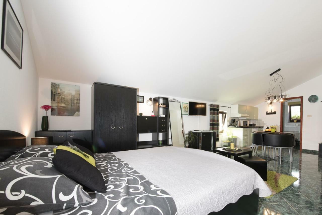 Apartments Villa Zara Lovran Εξωτερικό φωτογραφία